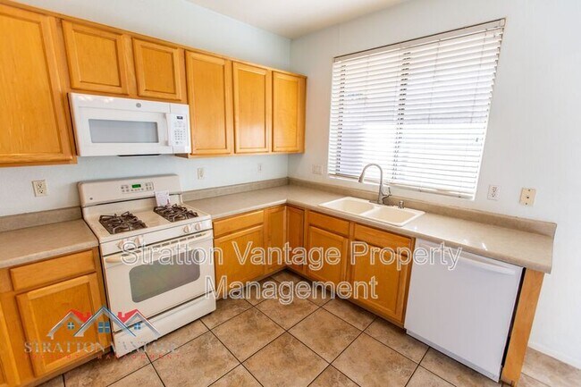 906 S Roca St Gilbert, AZ 85296 photo 2