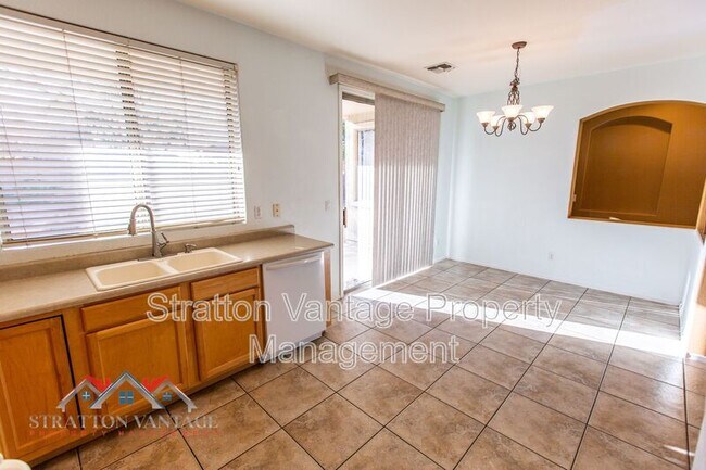 906 S Roca St Gilbert, AZ 85296 photo 3