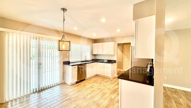 14834 North 21st Pl Phoenix, AZ 85022 photo 5