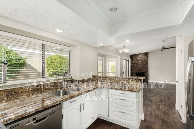 3306 E Taro Ln Phoenix, AZ 85050 photo 4