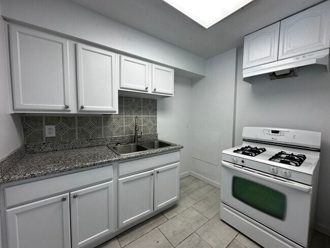 14003 N Palm St El Mirage, AZ 85335 photo 3