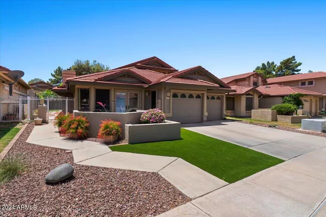 687 N May St Chandler, AZ 85226 photo 2