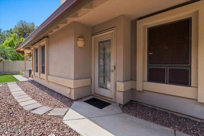 687 N May St Chandler, AZ 85226 photo 4