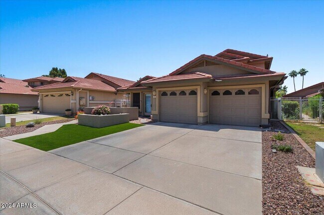 687 N May St Chandler, AZ 85226 photo 3