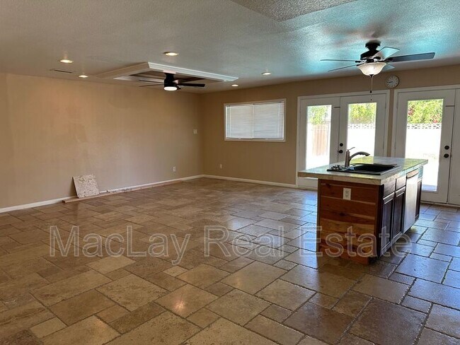1114 E Carter Dr Tempe, AZ 85282 photo 3