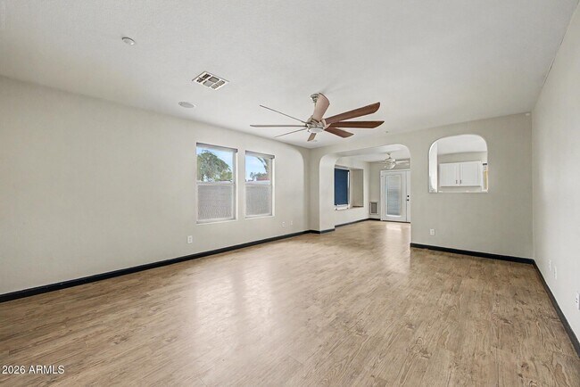 16550 N Naegel Dr Surprise, AZ 85374 photo 2