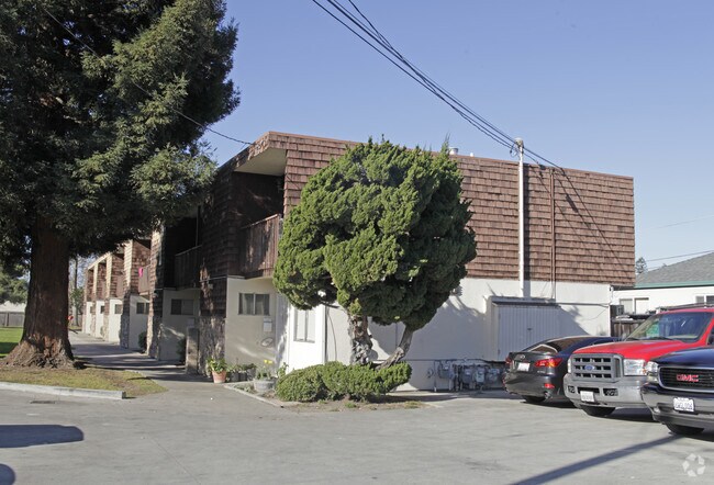 21371 Garden Ave photo 2
