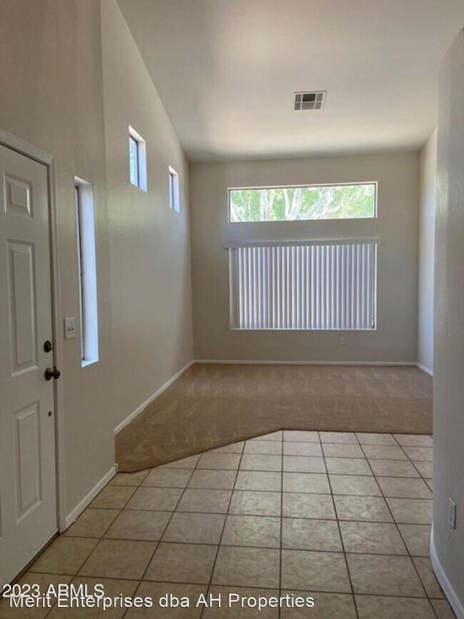 1282 N McKenna Ln Gilbert, AZ 85233 photo 4