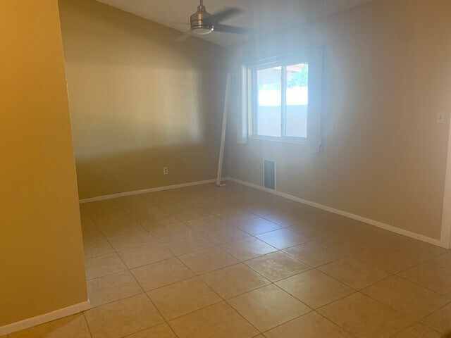9064 N 68th Ln Peoria, AZ 85345 photo 4