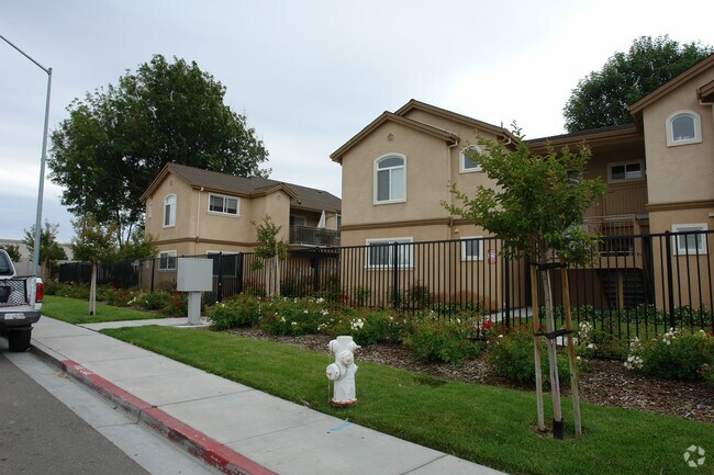 Anchor Square Apartments photo 3