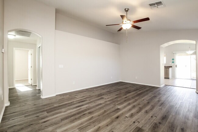 15434 W Gelding Dr Surprise, AZ 85379 photo 5