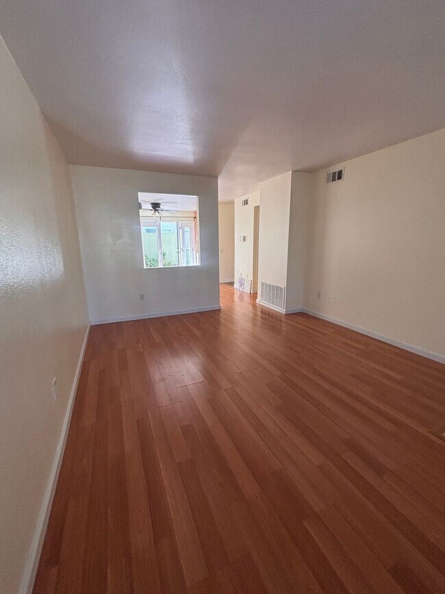 5440 Kiowa Dr La Mesa, CA 91942 photo 2