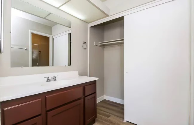 6625 S 44th St Phoenix, AZ 85042 photo 5