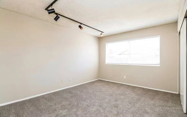 6625 S 44th St Phoenix, AZ 85042 photo 4