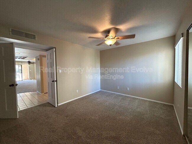 9465 N 92nd St Scottsdale, AZ 85258 photo 4