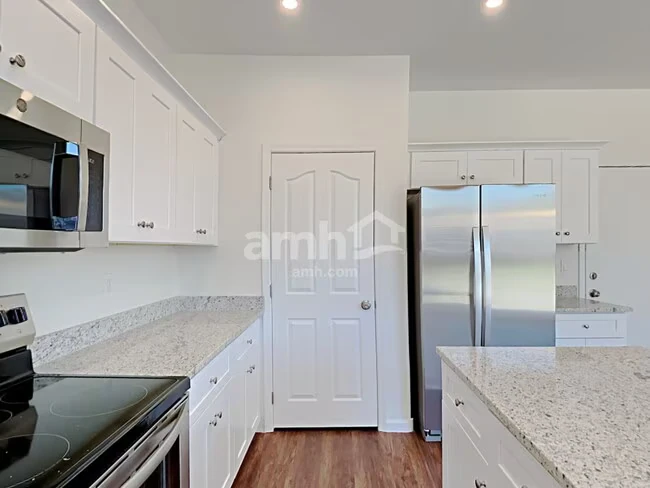 7008 S 38th Ln photo 4