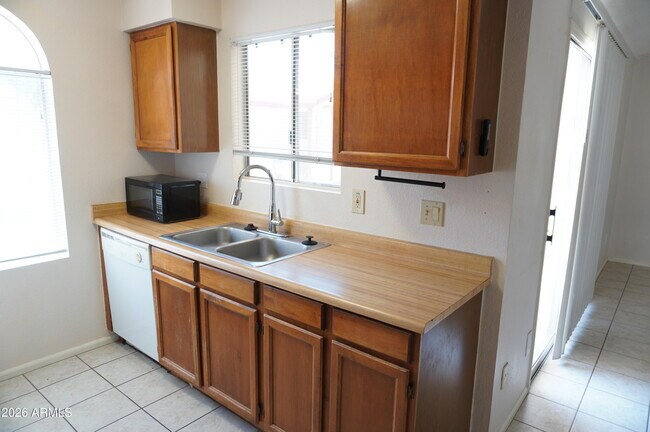 10610 S 48th St Phoenix, AZ 85044 photo 3