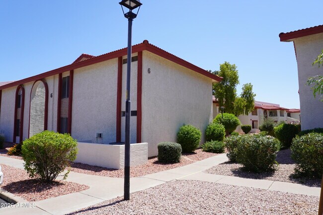 10610 S 48th St Phoenix, AZ 85044 photo 2