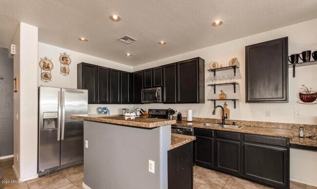 14982 W Columbine Dr Surprise, AZ 85379 photo 3
