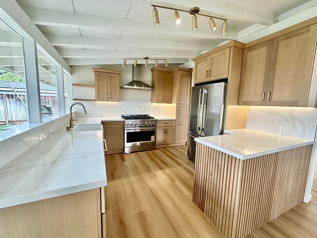 3081 McKinley Dr Santa Clara, CA 95051 photo 3