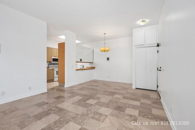 8324 Regents Rd San Diego, CA 92122 photo 3
