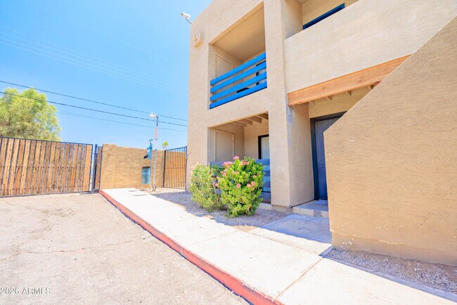 1241 N 48th St Phoenix, AZ 85008 photo 2