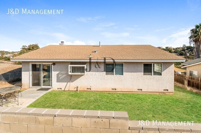 5690 Cervantes Ave San Diego, CA 92114 photo 2
