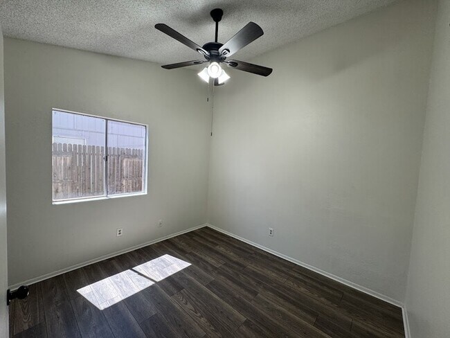 1618 E Sandra Terrace Phoenix, AZ 85022 photo 4