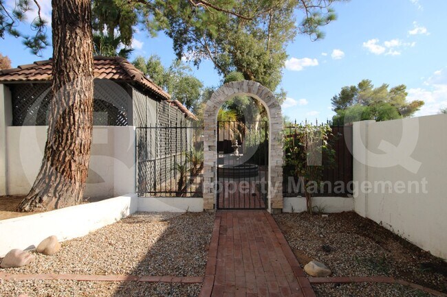 6149 E Delcoa Ave Scottsdale, AZ 85254 photo 2