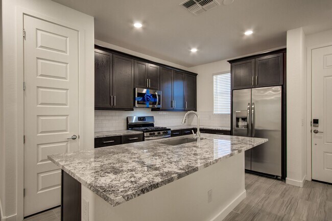 1087 E Chapman Dr Chandler, AZ 85286 photo 3