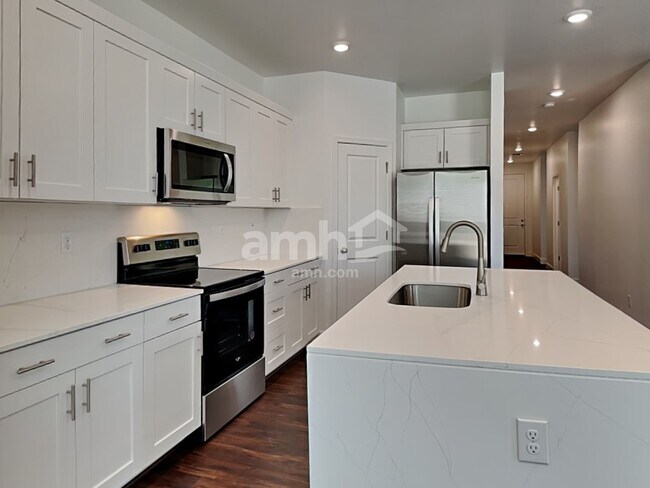 17166 W Lawrence Ln photo 4