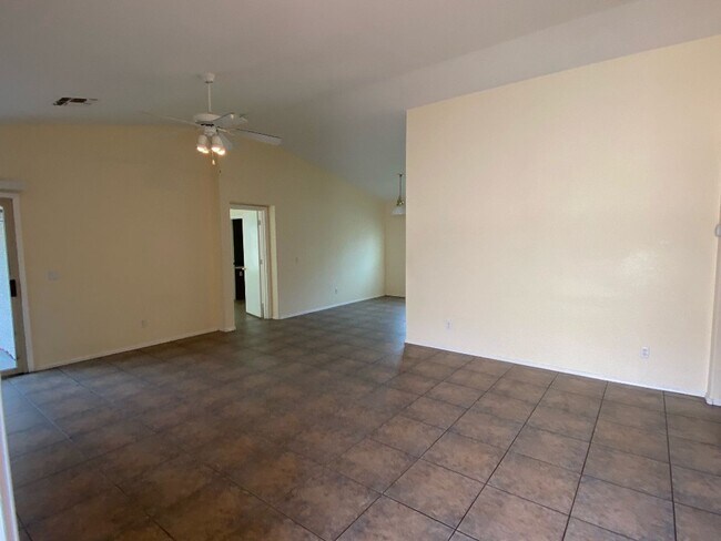 11425 W Pinehollow Dr Surprise, AZ 85378 photo 3