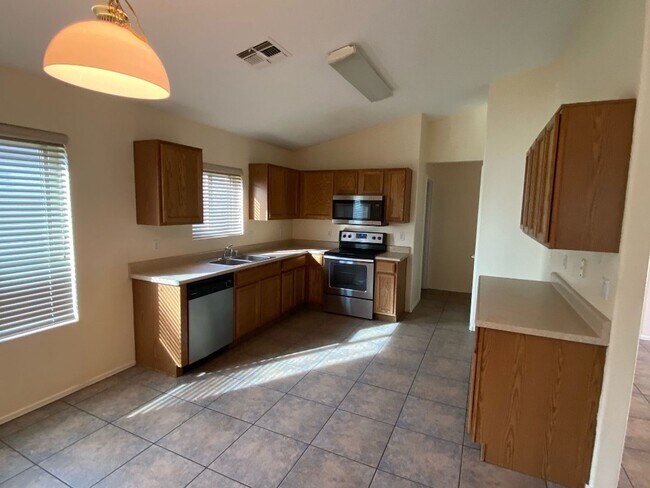 11425 W Pinehollow Dr Surprise, AZ 85378 photo 5