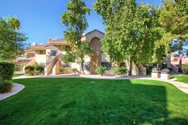 6885 E Cochise Rd Paradise Valley, AZ 85253 photo 2