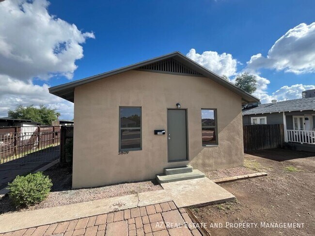 3809 N 9th Pl Phoenix, AZ 85014 photo 2