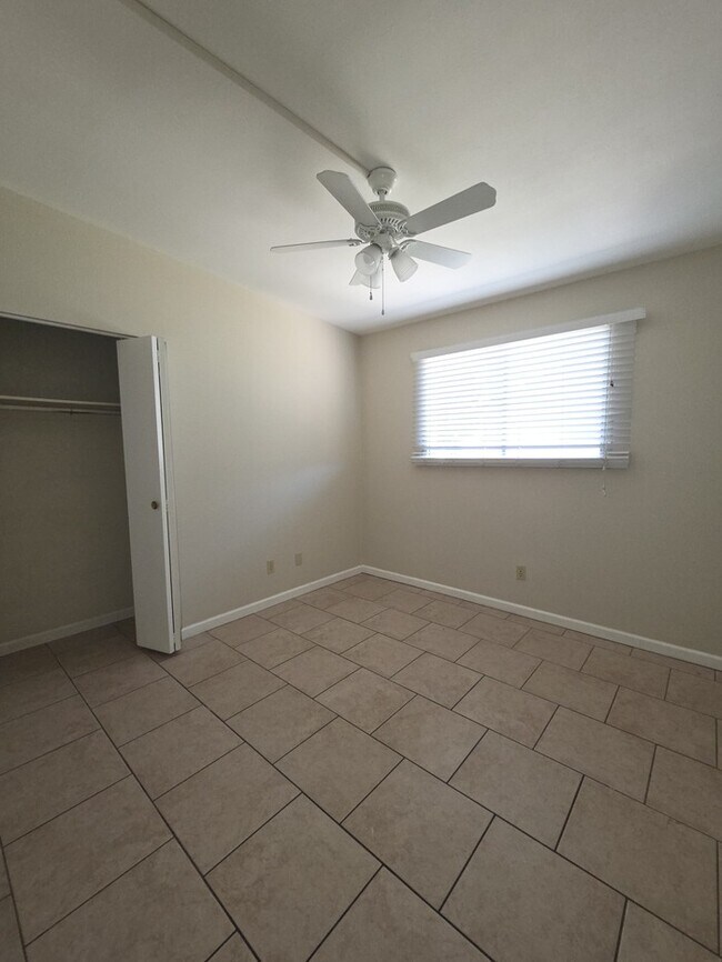 1110 E Broadmor Dr Tempe, AZ 85282 photo 4