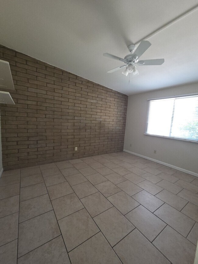 1110 E Broadmor Dr Tempe, AZ 85282 photo 3
