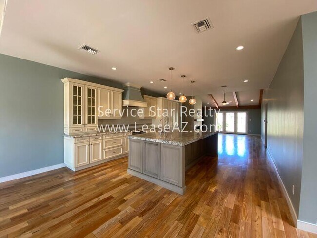 7810 E Medlock Dr Scottsdale, AZ 85250 photo 5