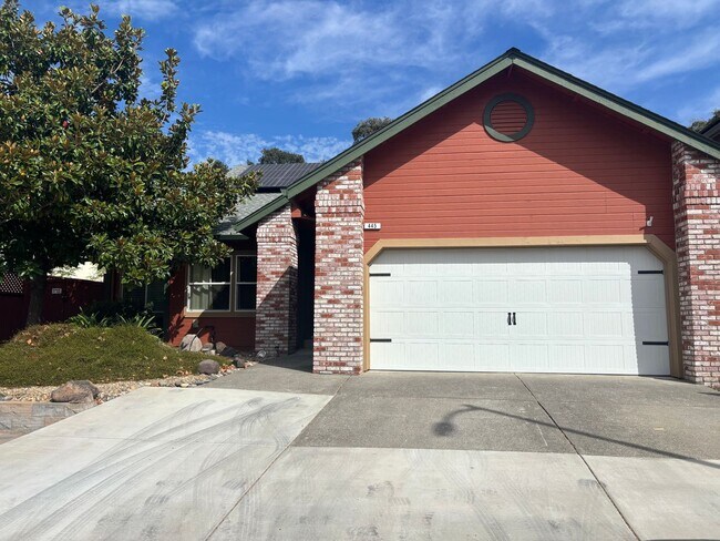 445 Godfrey Dr photo 5