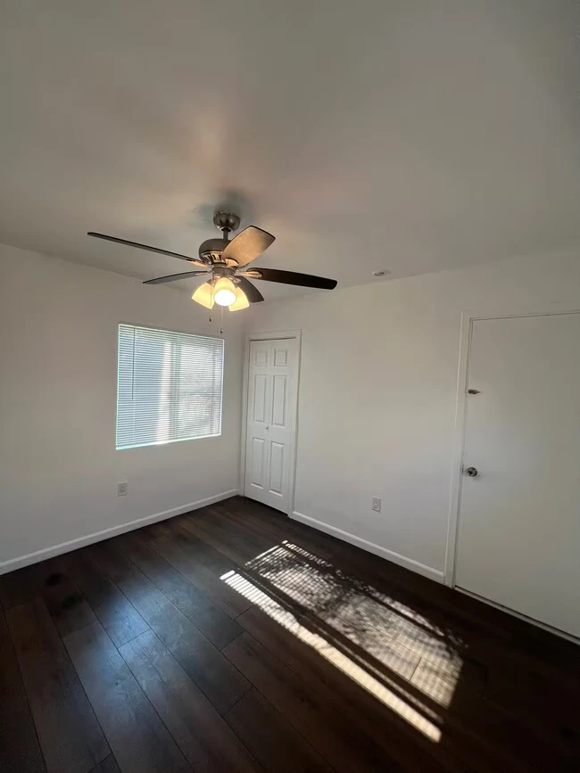 122 E Quintard St photo 3