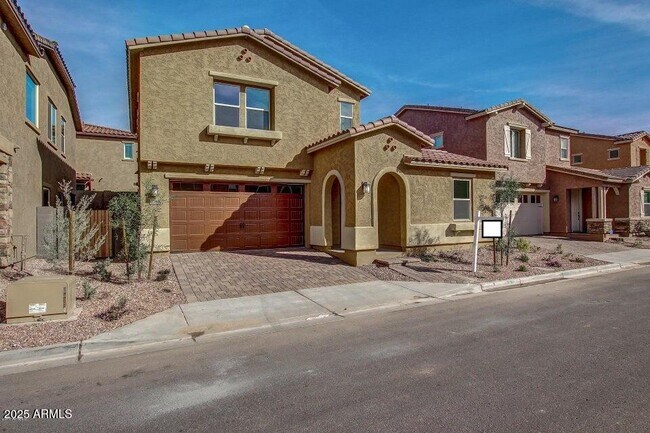 4708 E Daley Ln photo 3