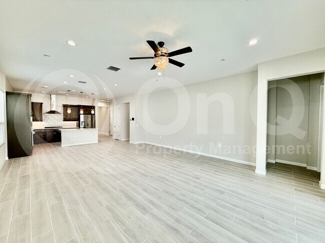 10438 W Salter Dr Peoria, AZ 85382 photo 3