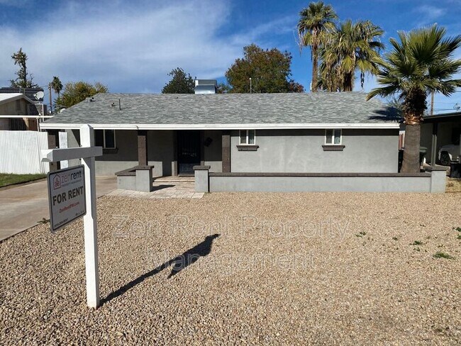2032 W Medlock Dr