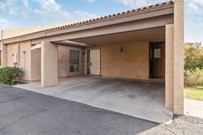 3033 N 37th St Phoenix, AZ 85018 photo 2