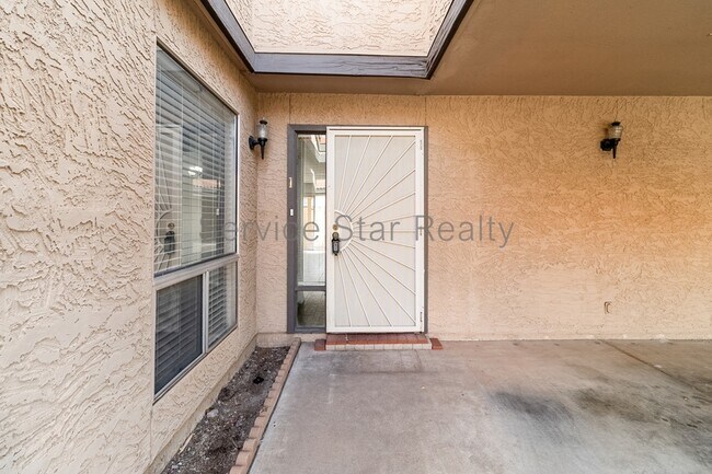 3033 N 37th St Phoenix, AZ 85018 photo 3