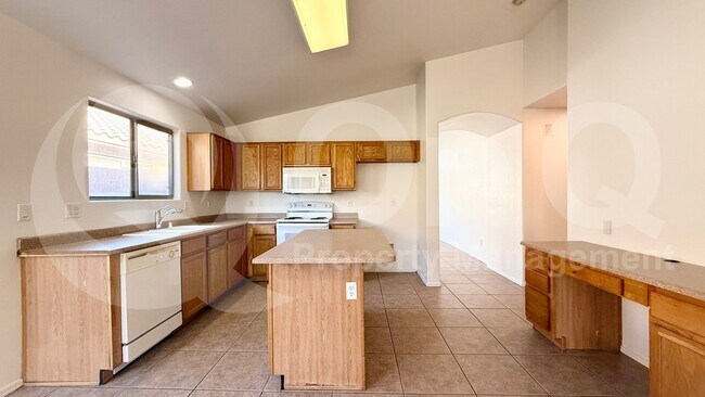2218 S 114th Ln Avondale, AZ 85323 photo 3
