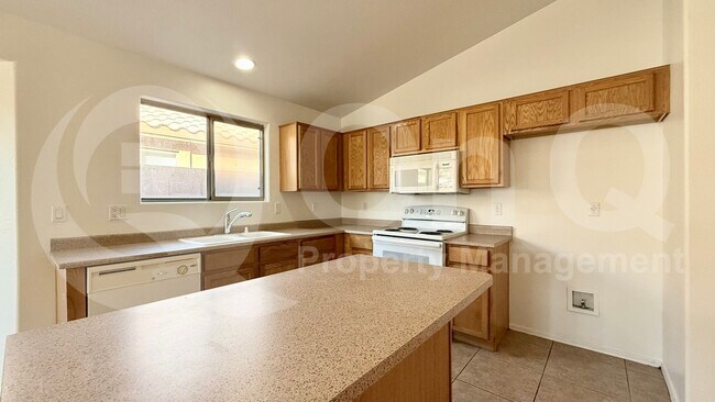 2218 S 114th Ln Avondale, AZ 85323 photo 4