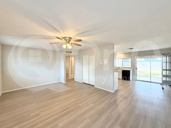 329 N 69th Ave Phoenix, AZ 85043 photo 5