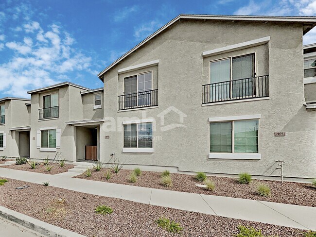 20747 W Maiden Ln photo 2