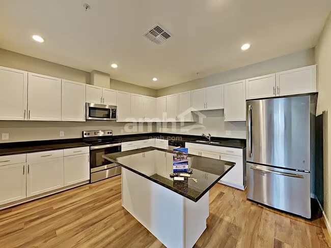20747 W Maiden Ln photo 5